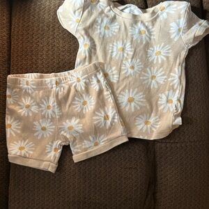 Rabbit & Bear Daisy Print Baby Tee & Shorts Set